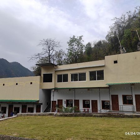 Hotel Studioz Sahastradhara Dehradun Exterior foto