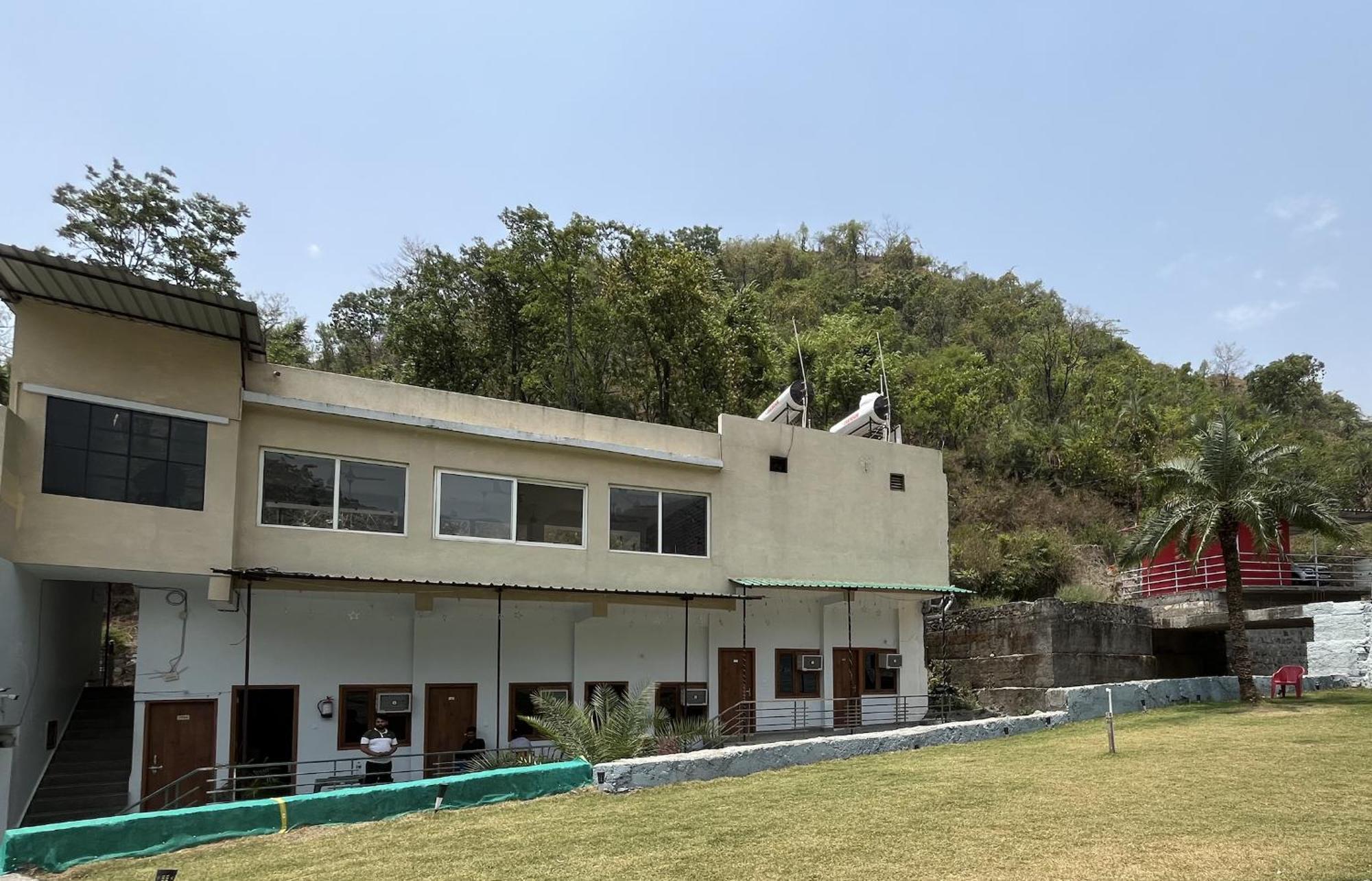 Hotel Studioz Sahastradhara Dehradun Exterior foto