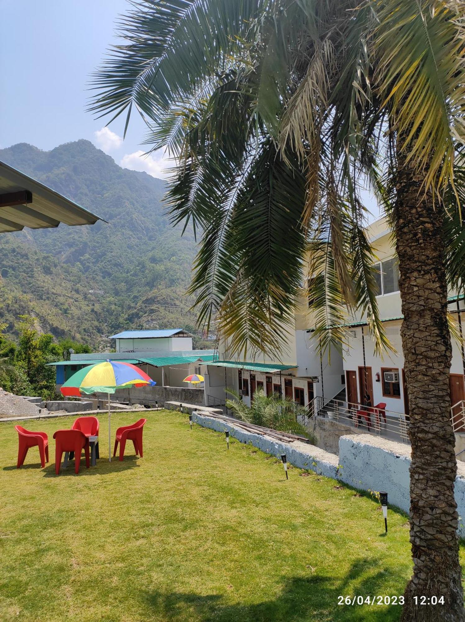 Hotel Studioz Sahastradhara Dehradun Exterior foto